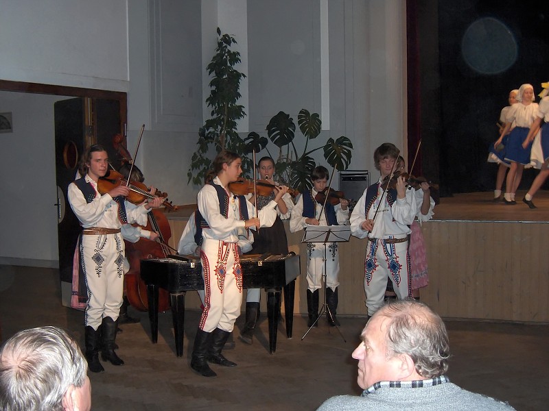 Vystúpenie folklórneho súboru Púčik 17.11.2007
