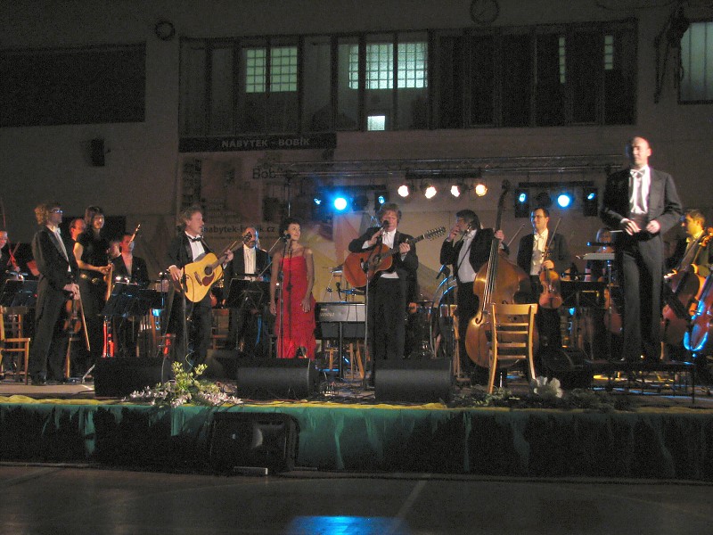 Nezmaři se zlínskou filharmonií, Hluk 26.3.2010