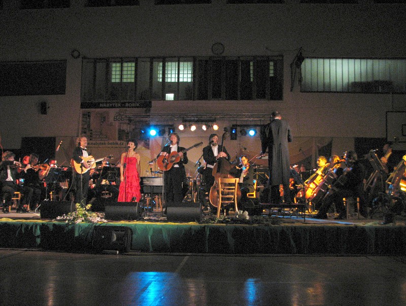 Nezmaři se zlínskou filharmonií, Hluk 26.3.2010