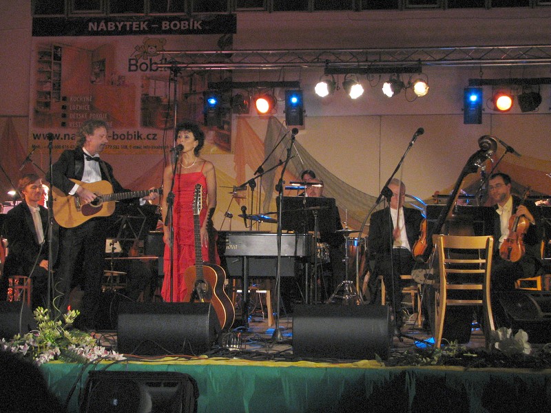 Nezmaři se zlínskou filharmonií, Hluk 26.3.2010