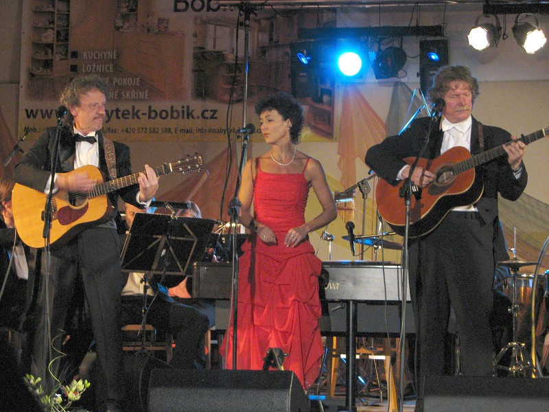 Nezmaři se zlínskou filharmonií, Hluk 26.3.2010