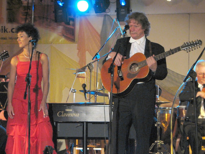 Nezmaři se zlínskou filharmonií, Hluk 26.3.2010