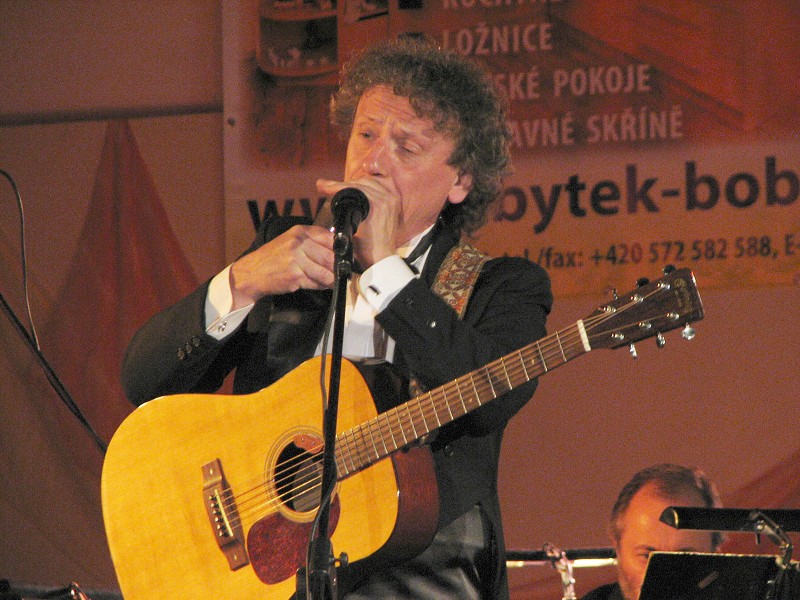 Nezmaři se zlínskou filharmonií, Hluk 26.3.2010