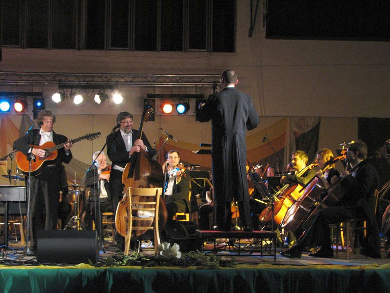Nezmaři se zlínskou filharmonií, Hluk 26.3.2010