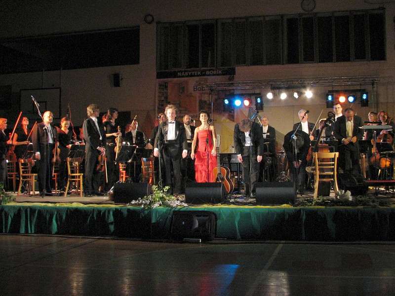 Nezmaři se zlínskou filharmonií, Hluk 26.3.2010