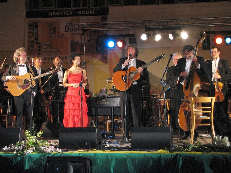 Nezmaři se zlínskou filharmonií, Hluk 26.3.2010