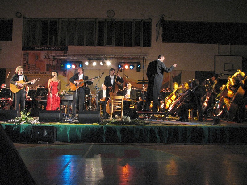 Nezmaři se zlínskou filharmonií, Hluk 26.3.2010