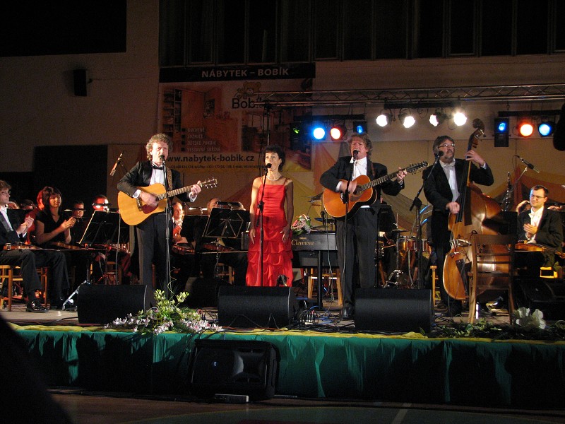 Nezmaři se zlínskou filharmonií, Hluk 26.3.2010