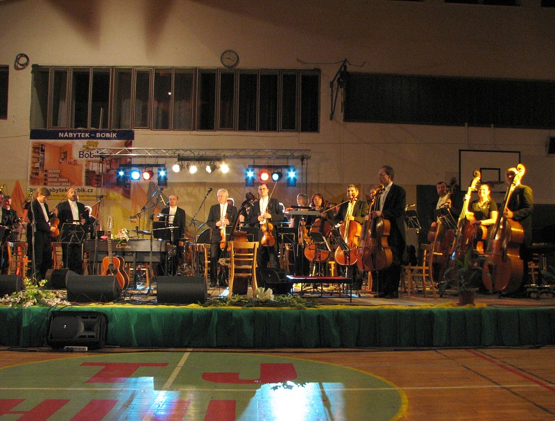 Nezmaři se zlínskou filharmonií, Hluk 26.3.2010