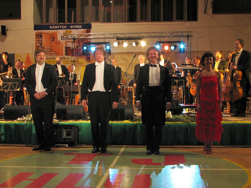 Nezmaři se zlínskou filharmonií, Hluk 26.3.2010