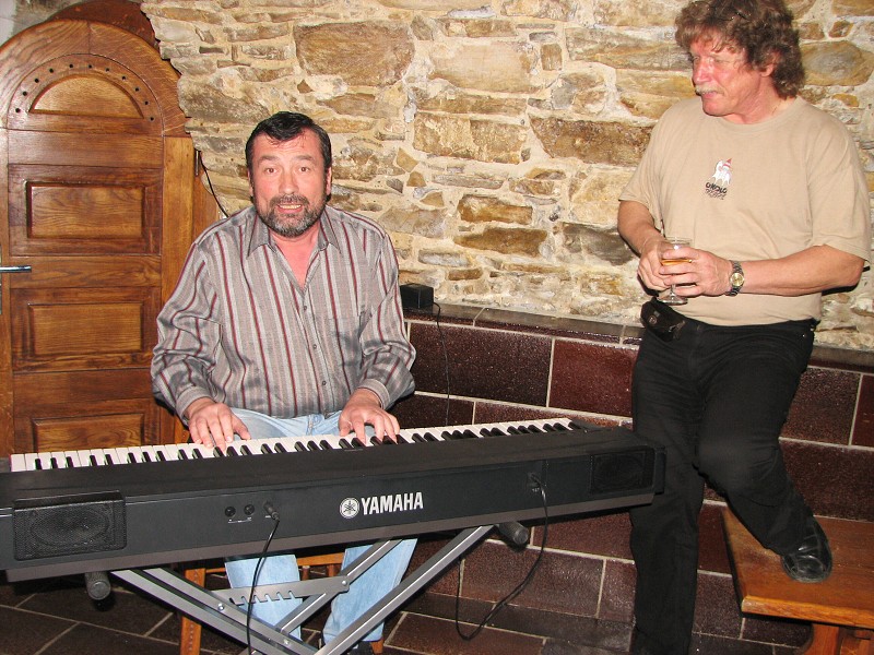 Nezmaři se zlínskou filharmonií, Hluk 26.3.2010