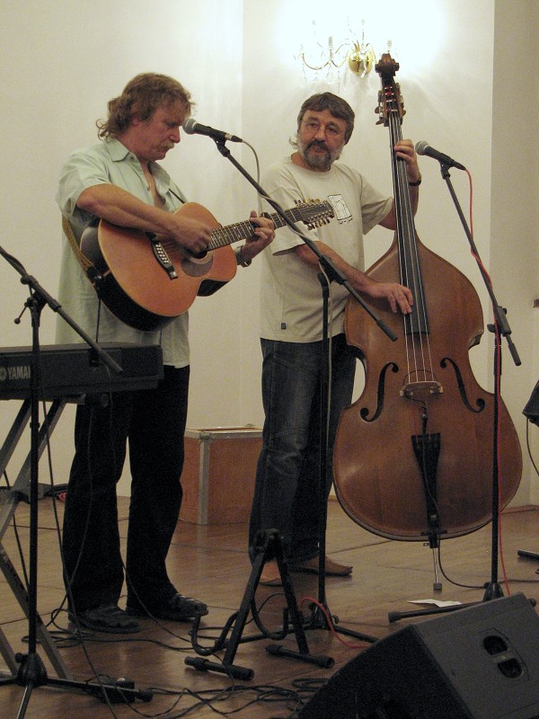 Nezmaři a Kelt Grass Band Opava 11.11.2009